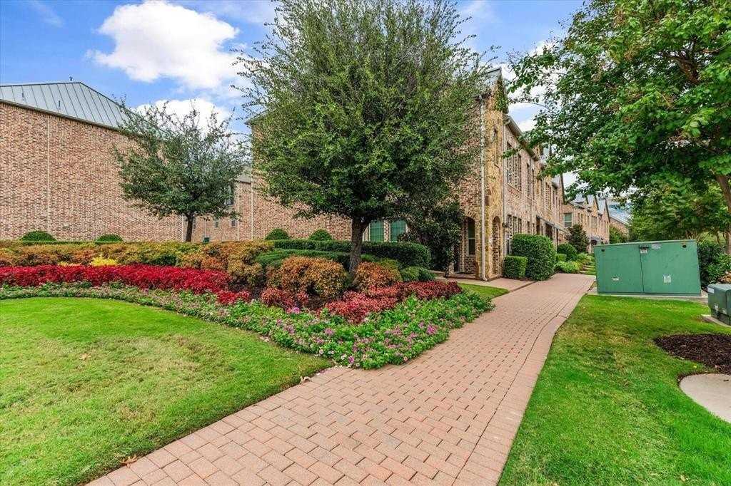 7915 Parkwood Blvd - Photo 3 of 40