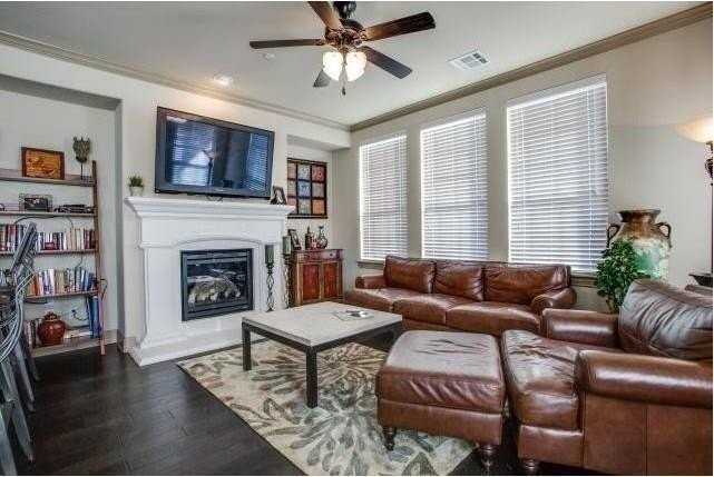 7915 Parkwood Blvd - Photo 4 of 40