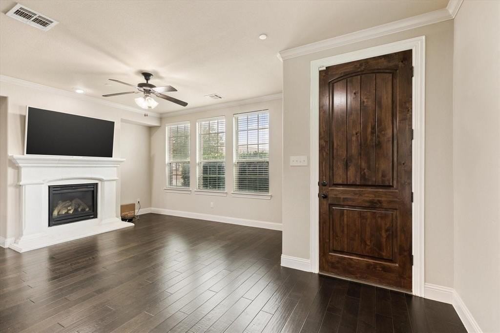 7915 Parkwood Blvd - Photo 7 of 40