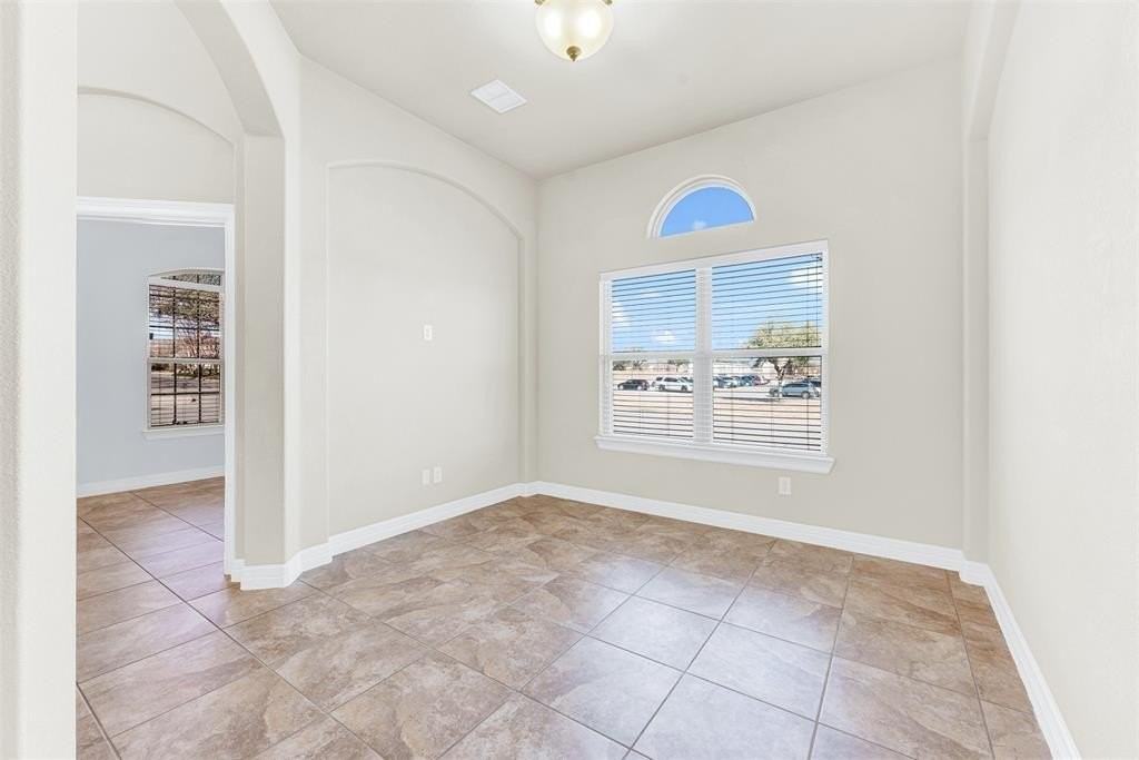 908 Appalachian Dr - Photo 4 of 20