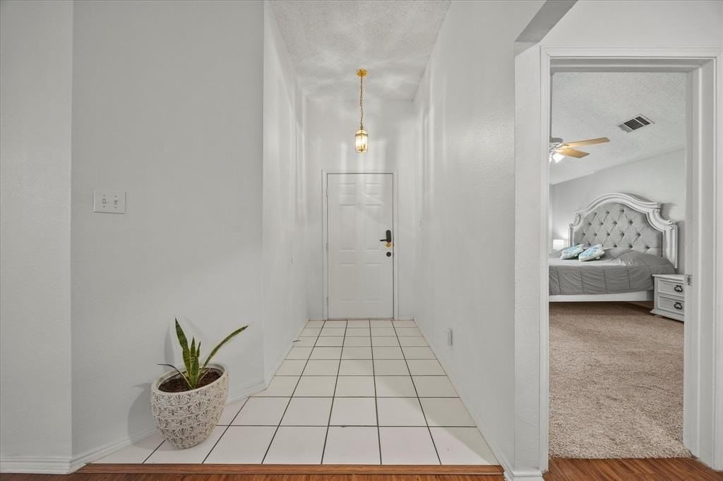 703 Primrose Ln - Photo 4 of 29