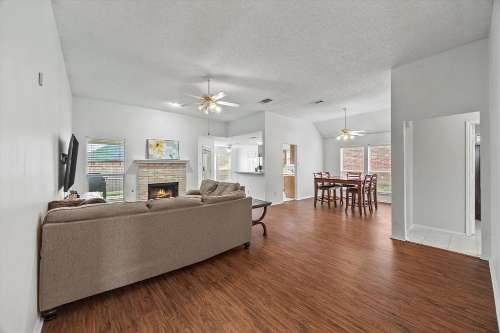 703 Primrose Ln - Photo 5 of 29