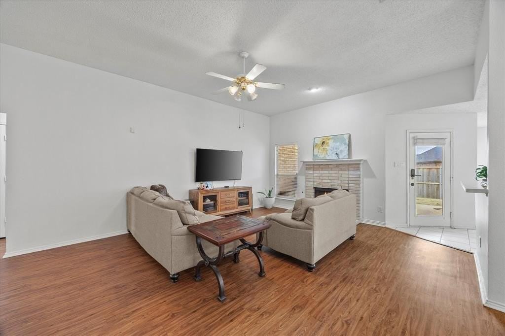 703 Primrose Ln - Photo 6 of 29