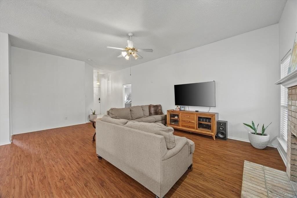 703 Primrose Ln - Photo 7 of 29