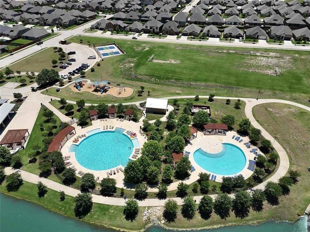 205 Mineral Point Dr - Photo 3 of 38