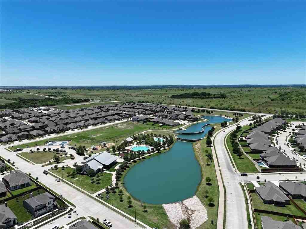 205 Mineral Point Dr - Photo 4 of 38