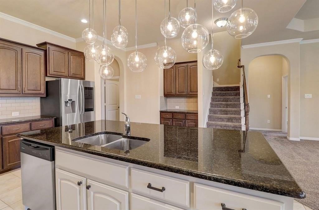 205 Mineral Point Dr - Photo 7 of 37