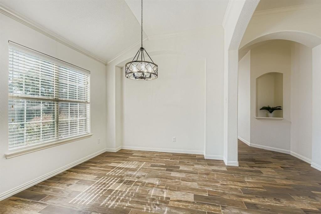 12407 Hawk Creek Dr - Photo 5 of 33