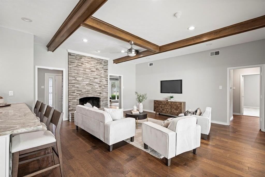 6349 Highgate Ln - Photo 4 of 38