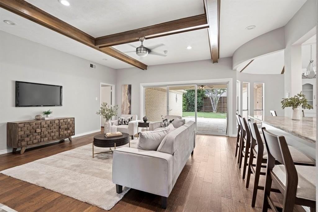 6349 Highgate Ln - Photo 7 of 38