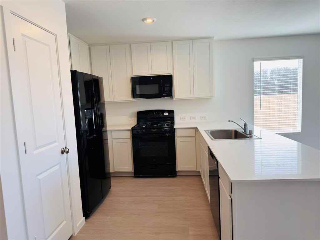 7157 Waterford Creek Ct - Photo 5 of 33