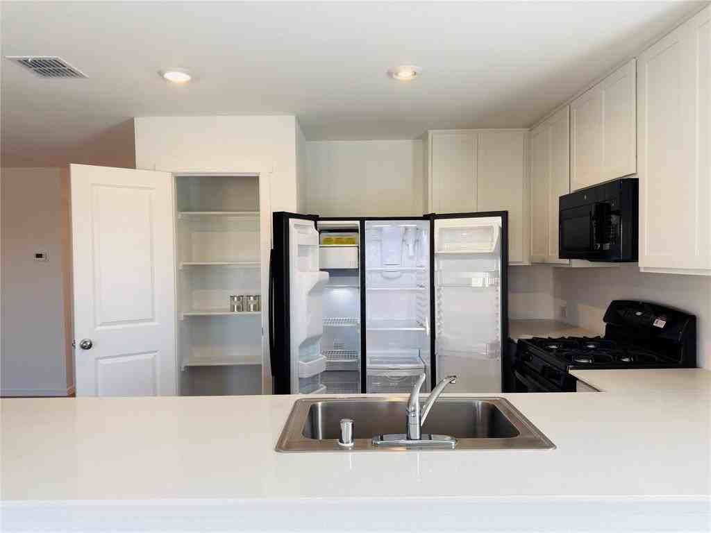 7157 Waterford Creek Ct - Photo 6 of 33