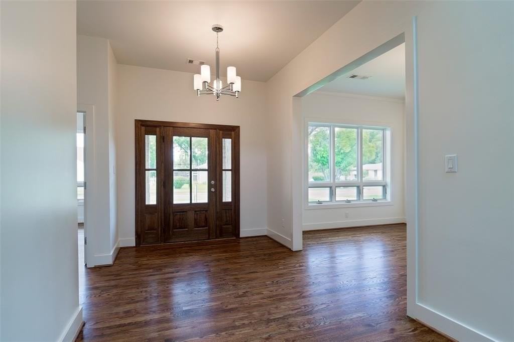 7507 Robin Rd - Photo 2 of 25