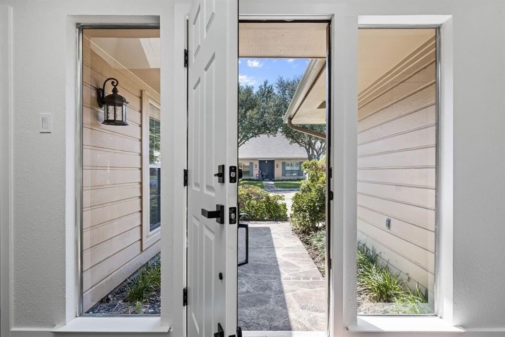 6005 Daven Oaks Dr - Photo 4 of 40