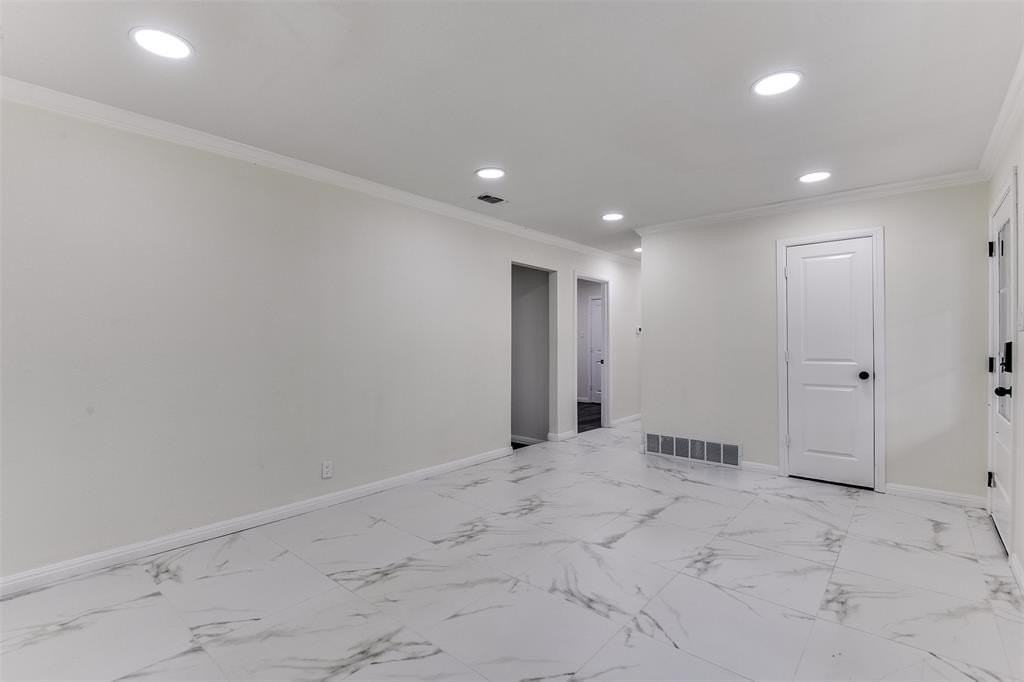 258 Somerset Ter - Photo 4 of 24