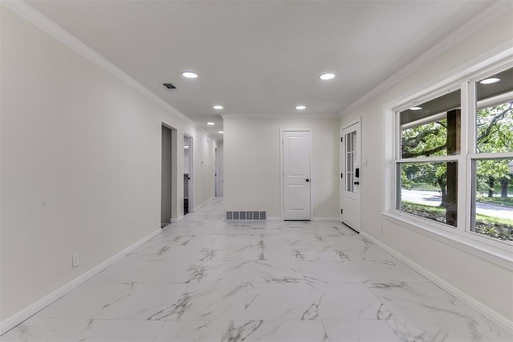 258 Somerset Ter - Photo 5 of 24