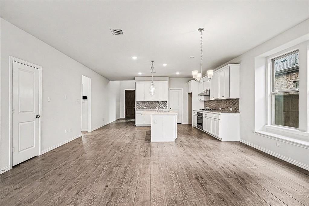 10233 Fulgham Dr - Photo 4 of 25