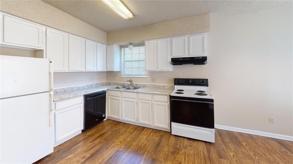 214 Renfro St #B - Photo 3 of 15