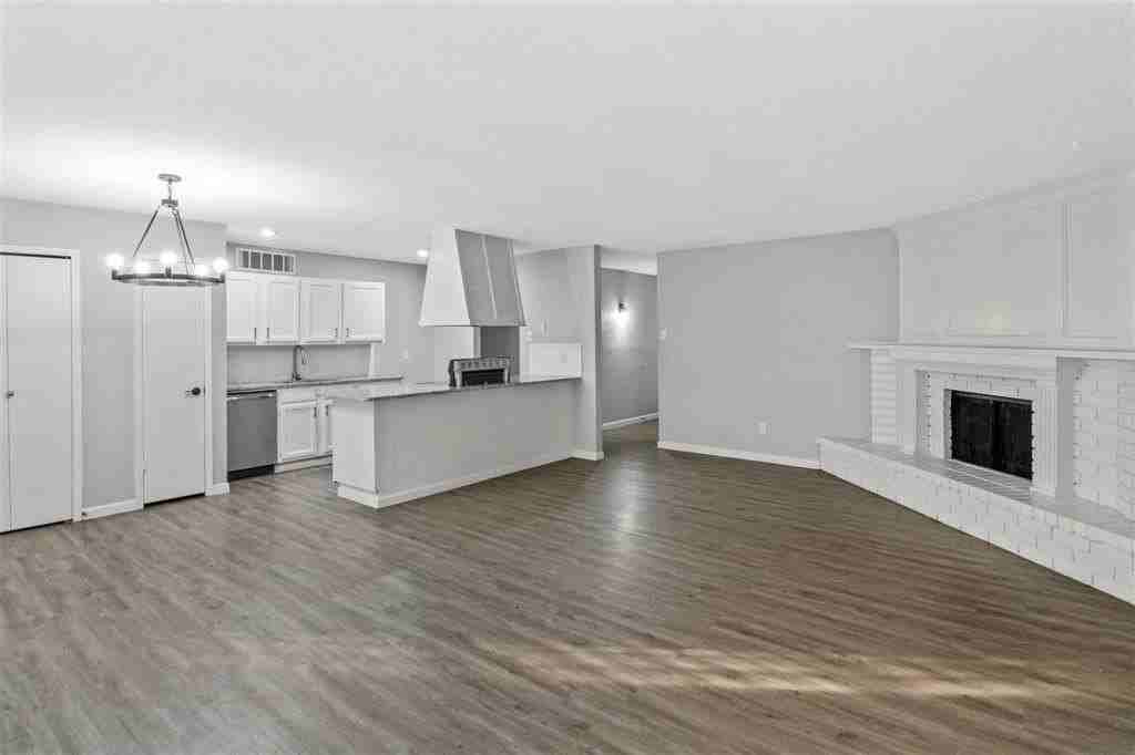 519 Windsor Dr - Photo 3 of 11