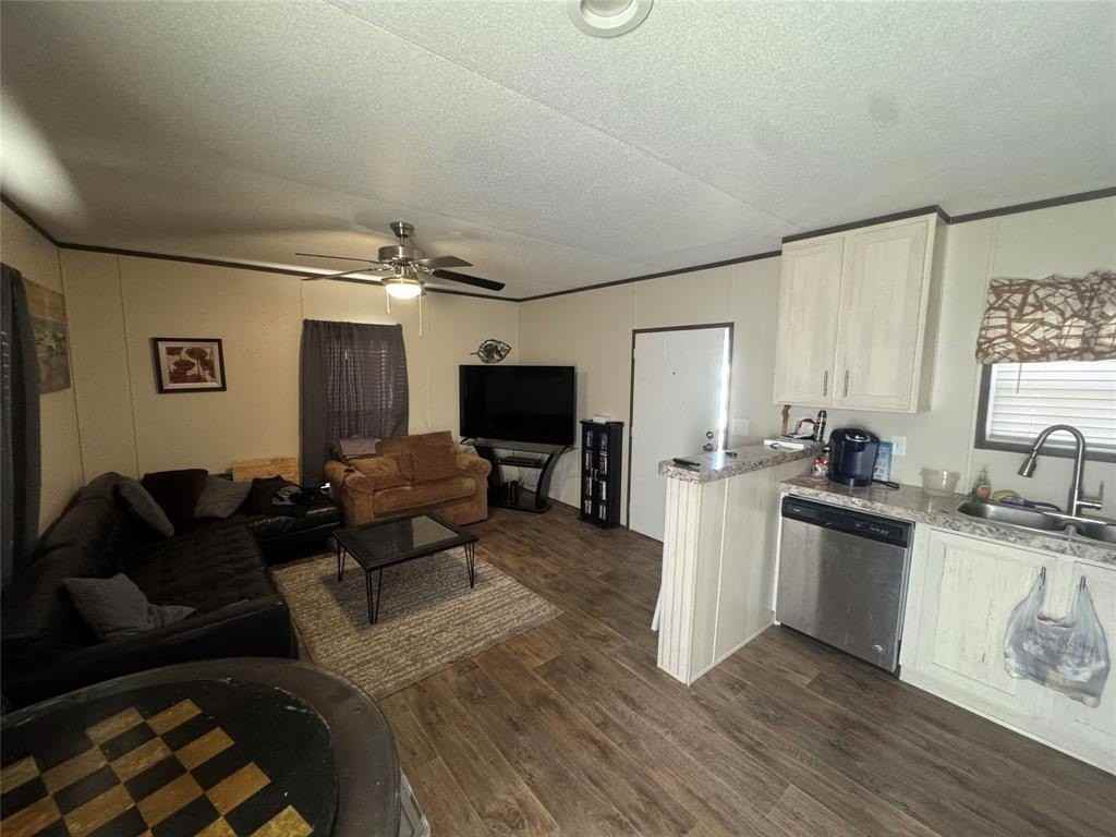 2309 Del Prado Dr - Photo 5 of 11