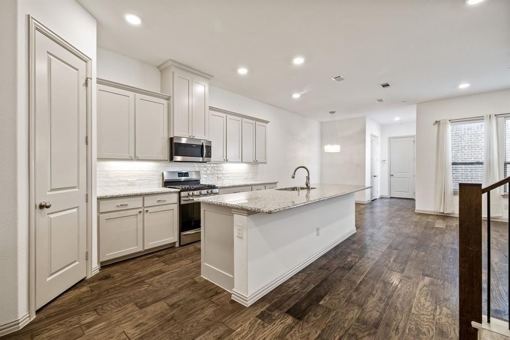 4412 Meadow Hawk Dr - Photo 5 of 19