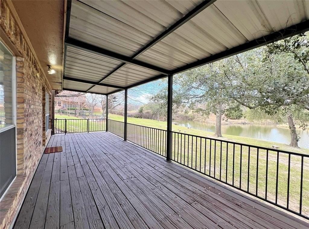 2116 Clear Lake Rd - Photo 3 of 33