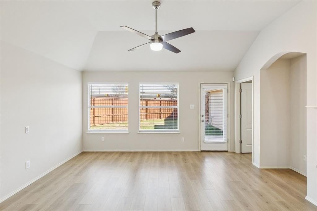 1728 River Oaks Dr - Photo 4 of 28