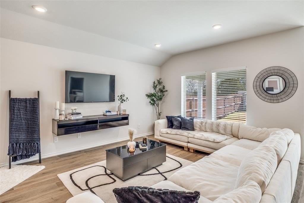 803 Sunlight Loop - Photo 2 of 16