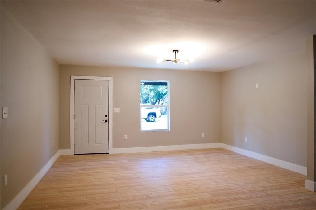 2148 Kathleen Ave - Photo 4 of 17