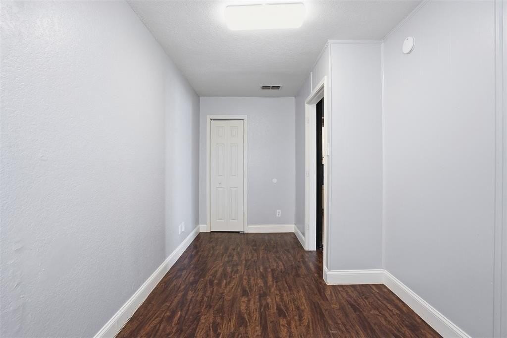 209 E Lone Star Ave - Photo 6 of 26