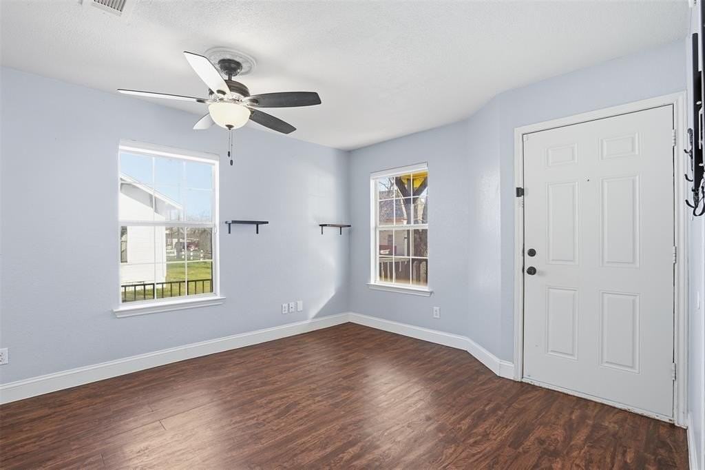 209 E Lone Star Ave - Photo 7 of 26