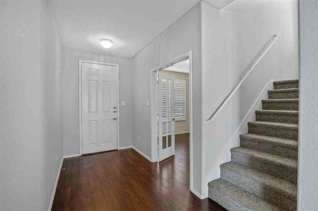 9232 Blackstone Dr - Photo 7 of 29