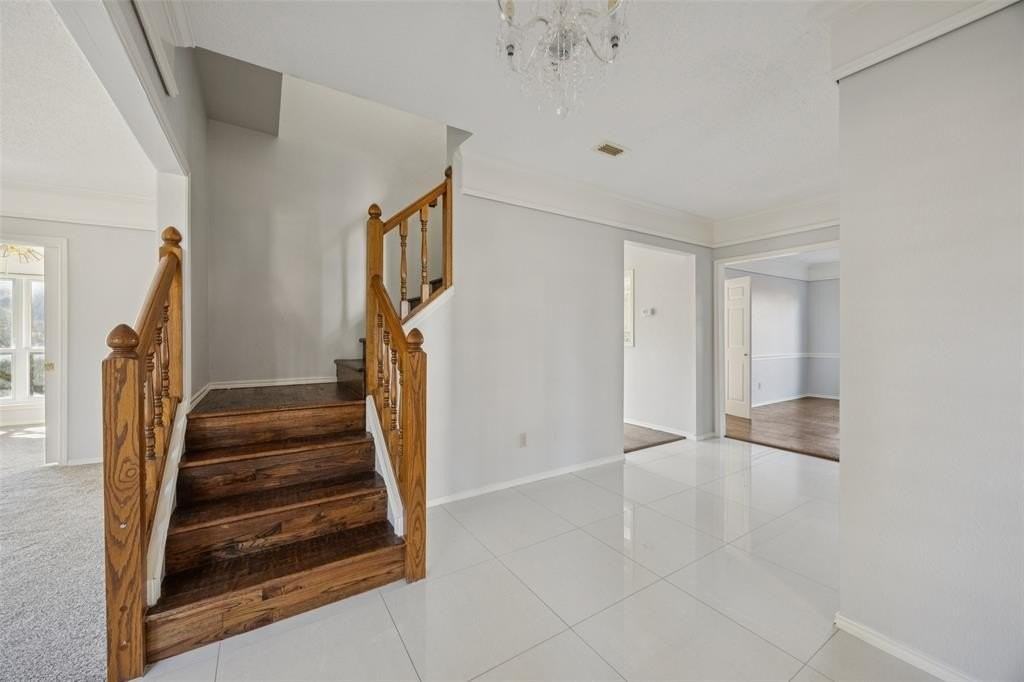 709 Bridget Way - Photo 3 of 28