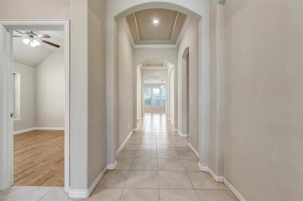 704 Thetford Ln - Photo 4 of 25