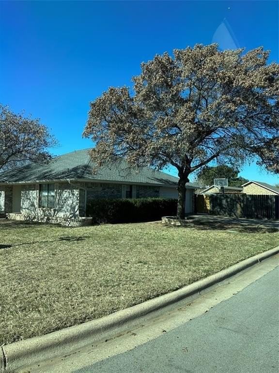 1342 Summoner Ln - Photo 2 of 15