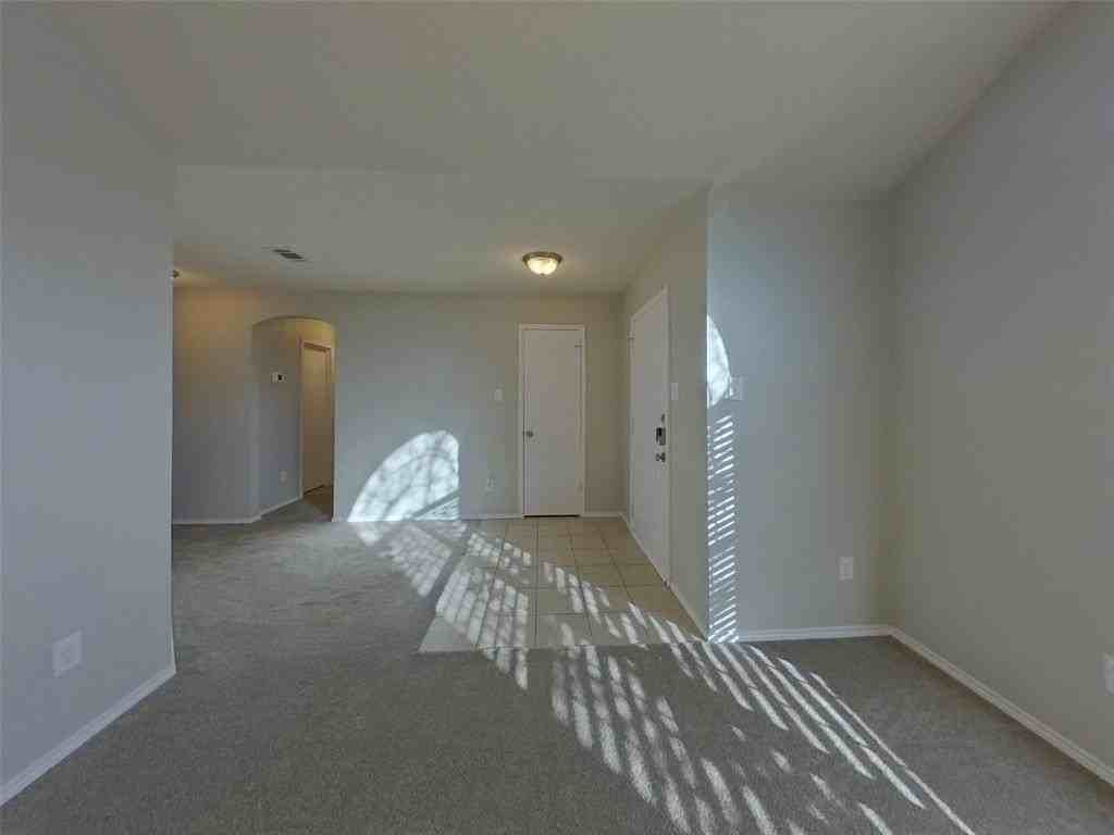 10712 Braemoor Dr - Photo 4 of 16