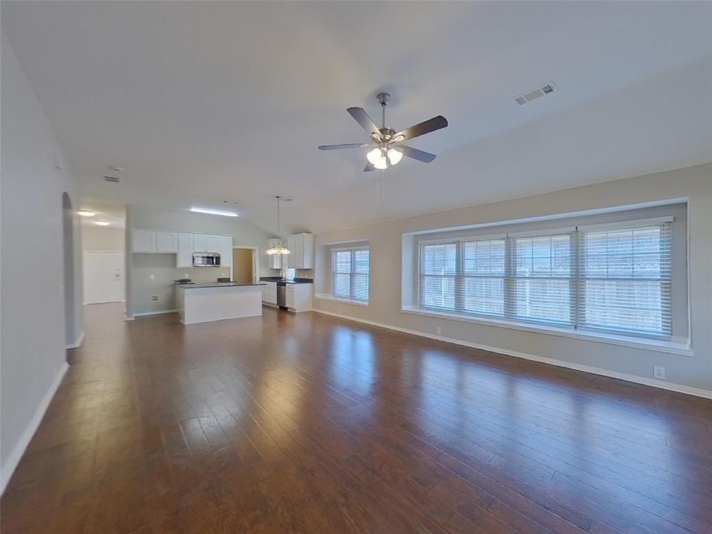 541 Kerry St - Photo 2 of 17