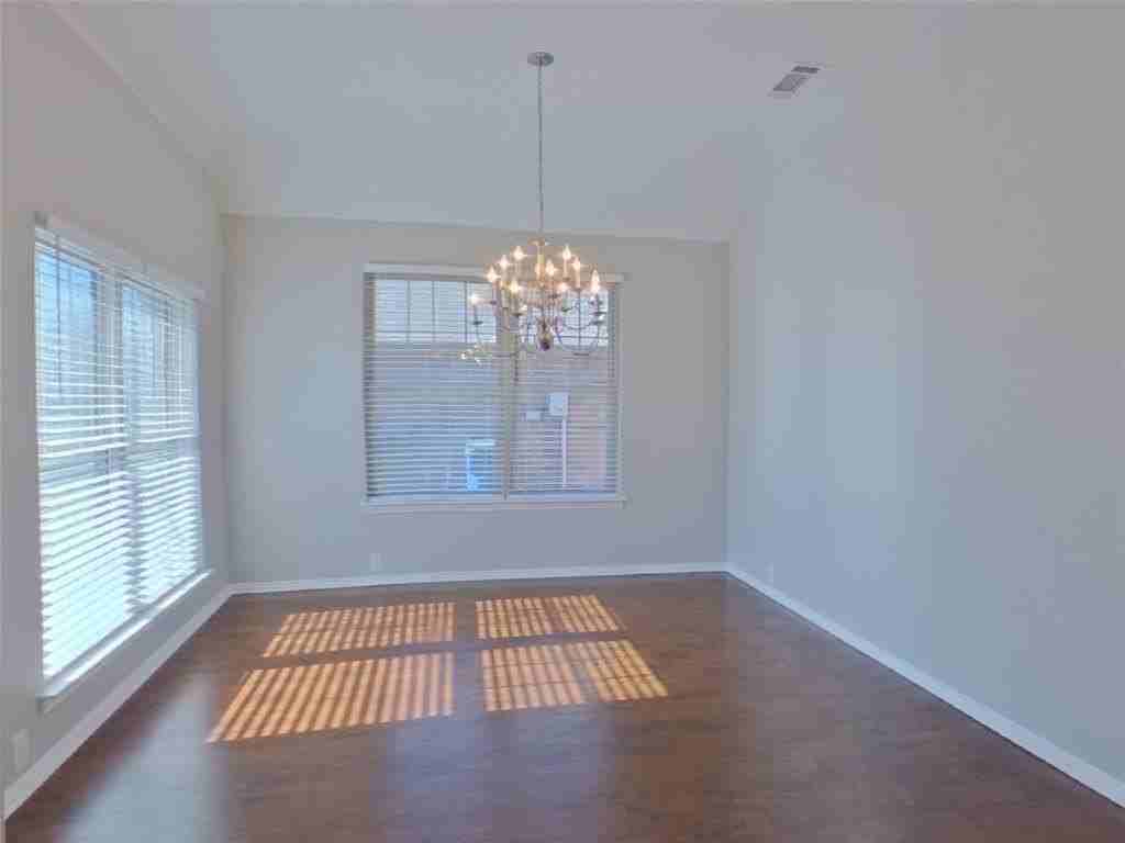 541 Kerry St - Photo 5 of 17