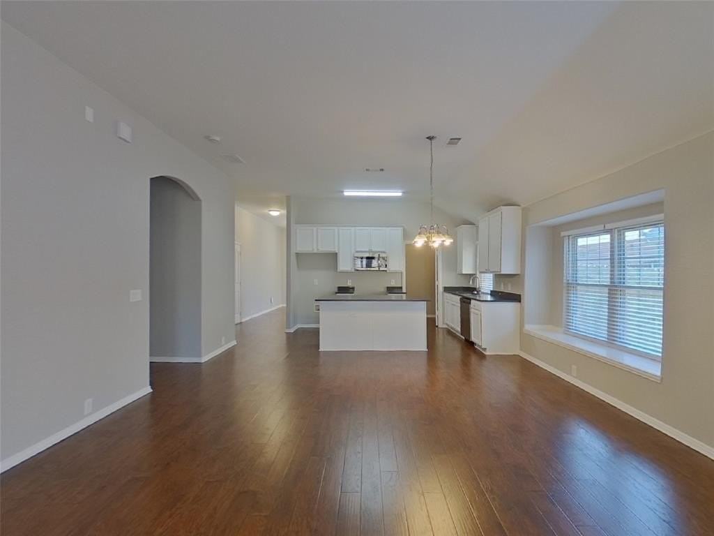 541 Kerry St - Photo 6 of 17