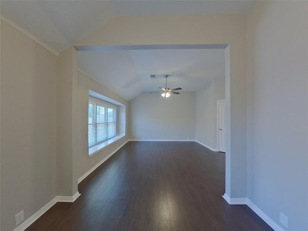 541 Kerry St - Photo 7 of 17