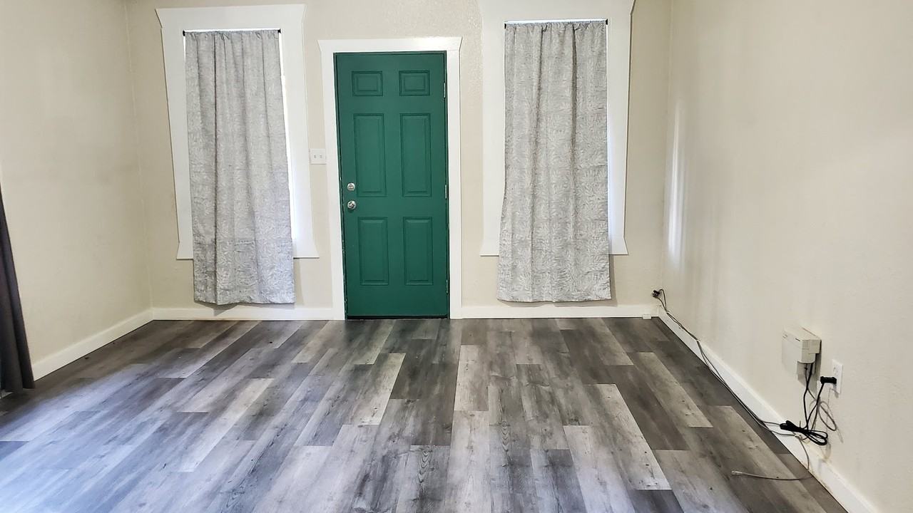 346 Bawden St #1 - Photo 4 of 10