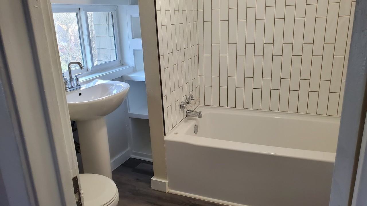 346 Bawden St #1 - Photo 7 of 10