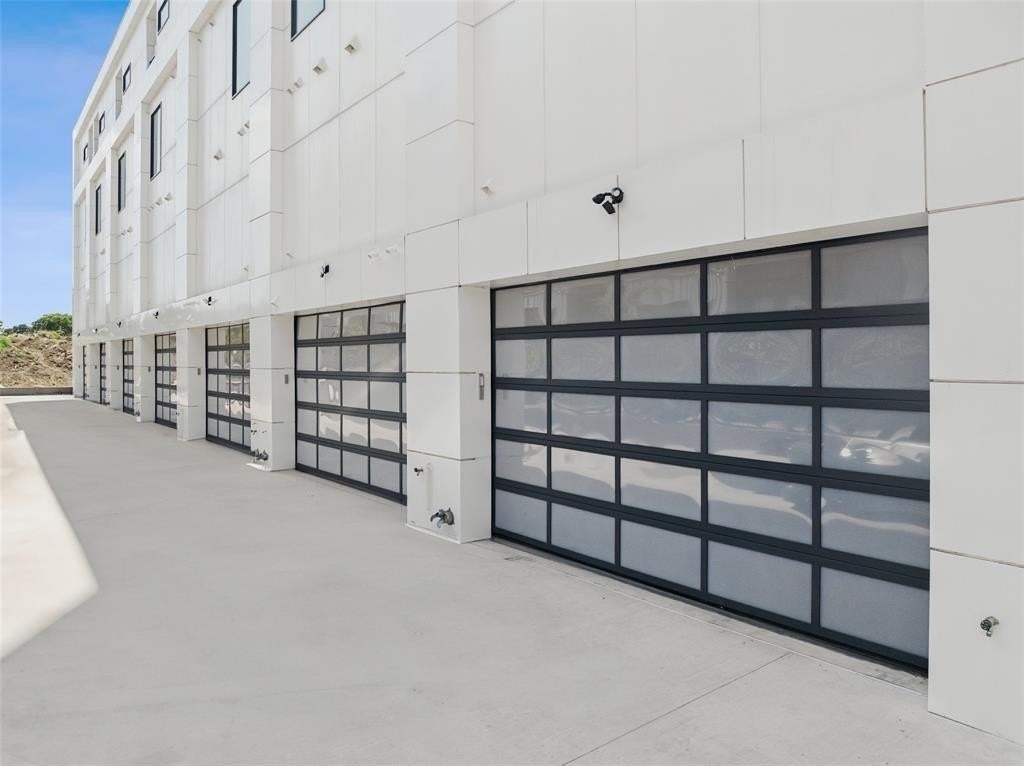 1874 Beaumont St - Photo 3 of 38