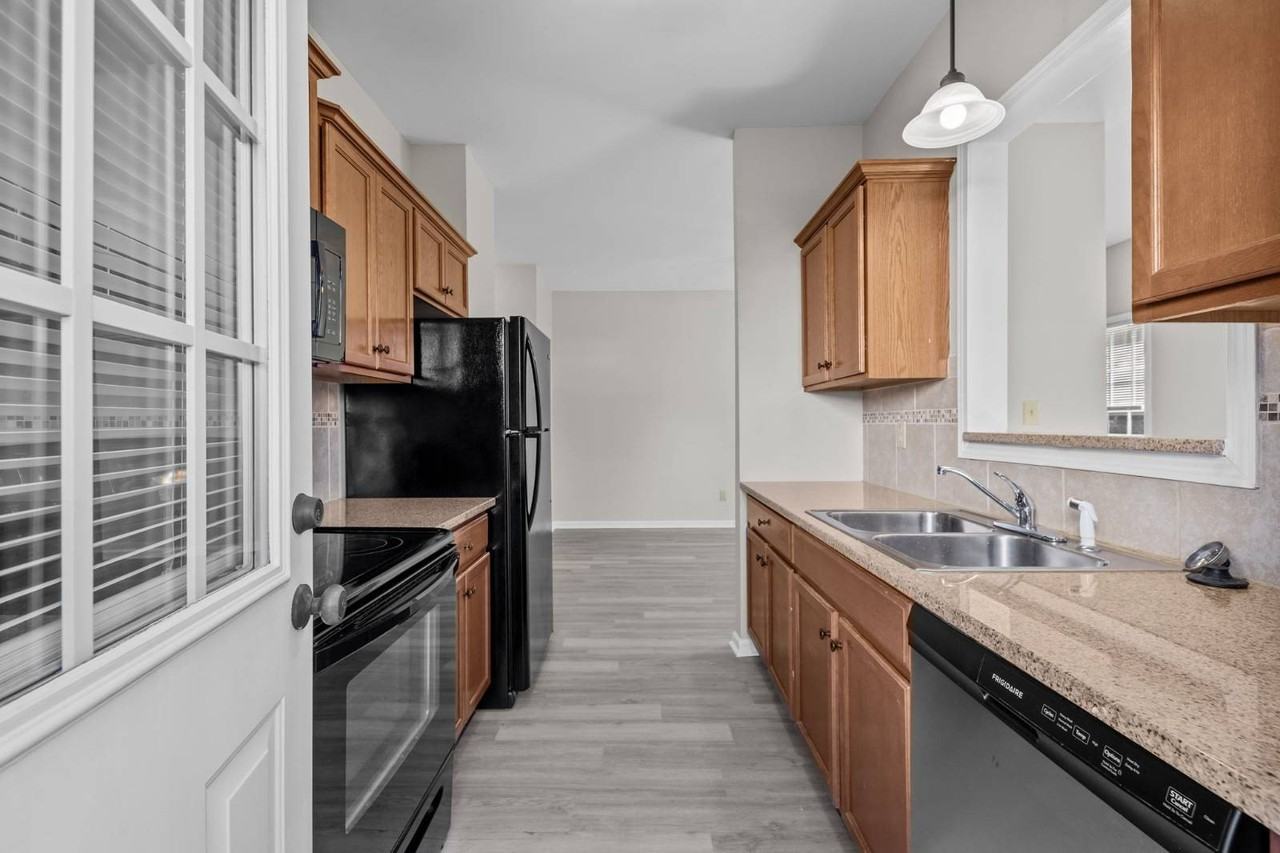 122 Sherman Ct - Photo 7 of 25