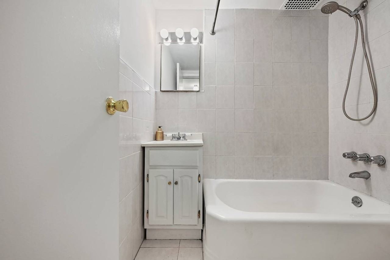 219 Clinton Avenue & Garden #1R - Photo 4 of 11