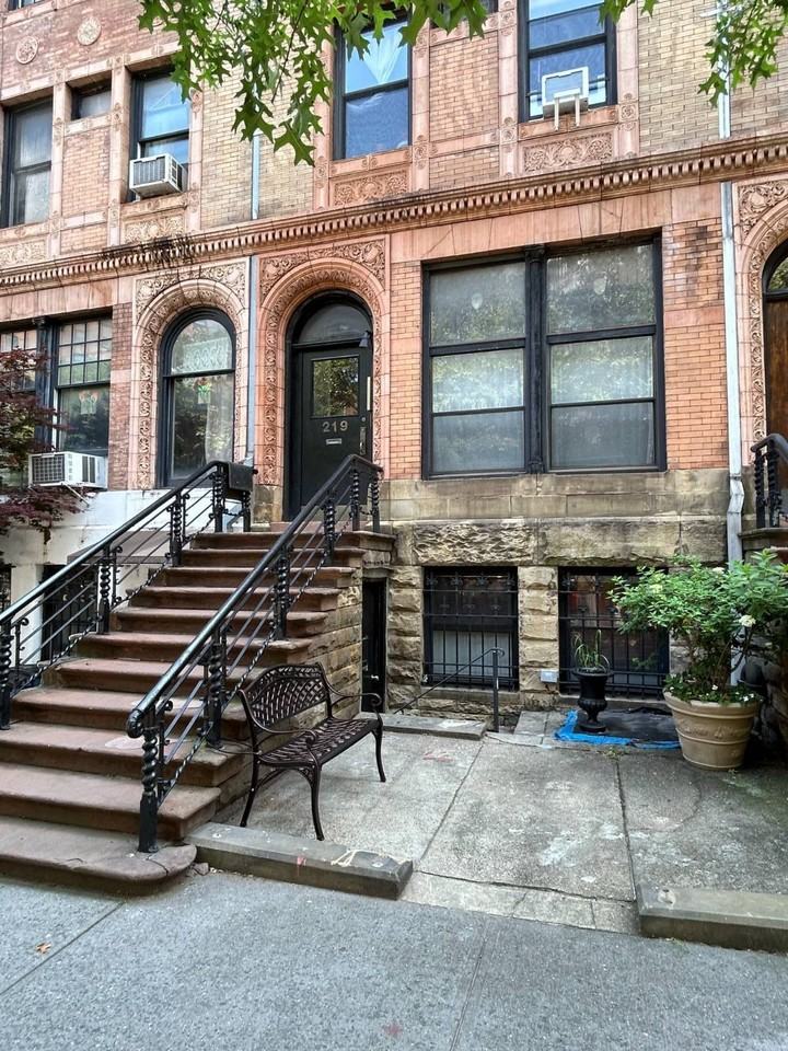 219 Clinton Avenue & Garden #1R - Photo 5 of 11