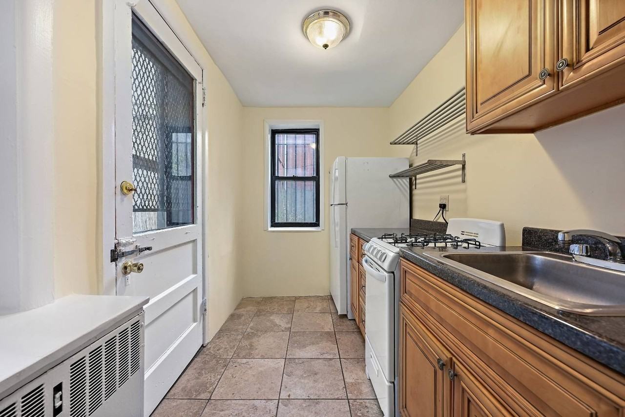 219 Clinton Avenue & Garden #1R - Photo 6 of 11