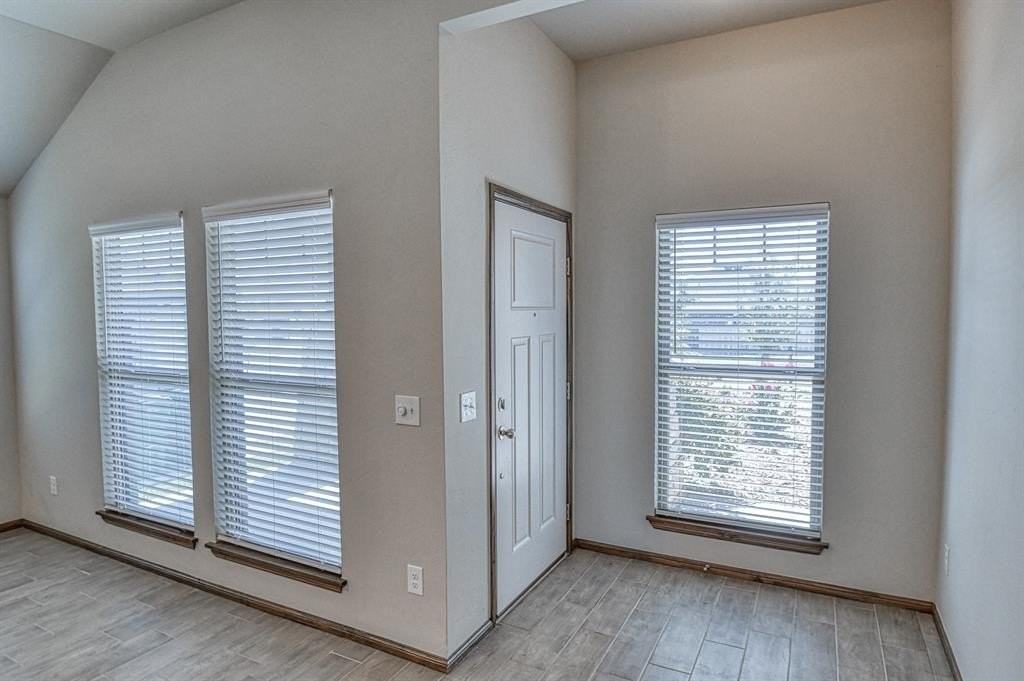 432 Pergola St - Photo 5 of 39