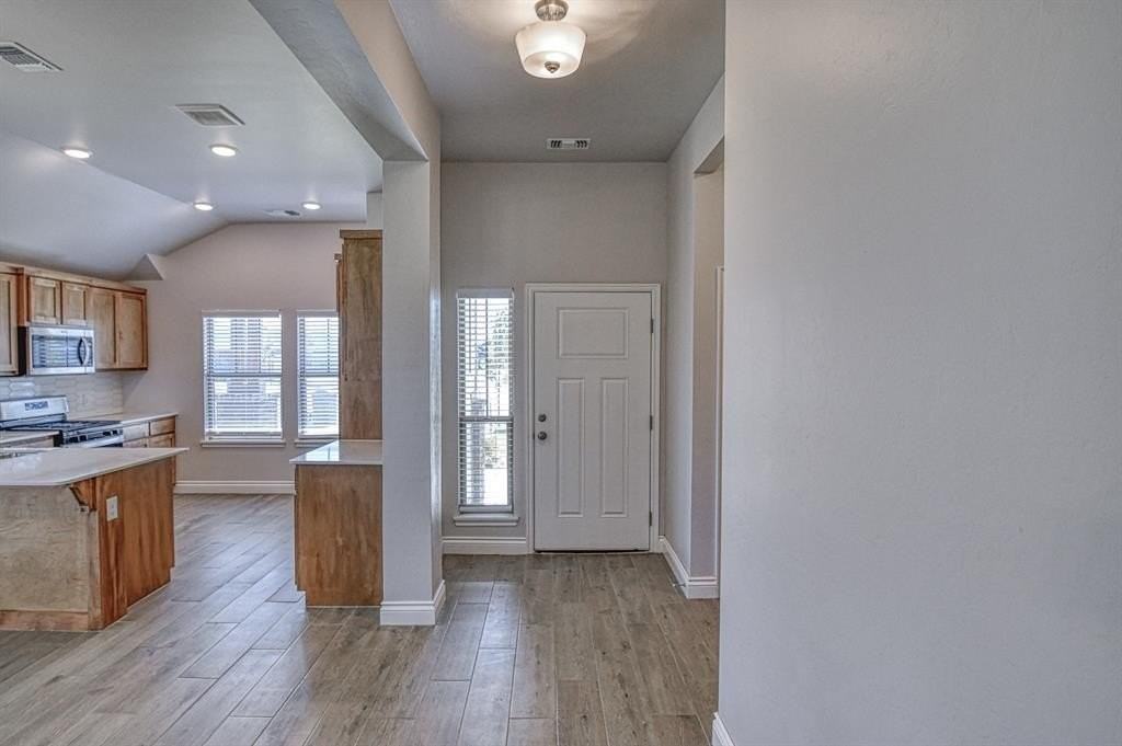 624 Caladium Dr - Photo 4 of 37