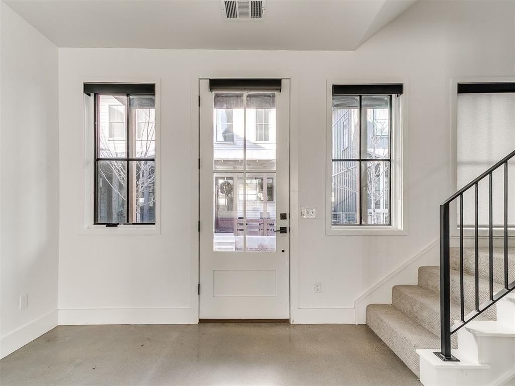 920 Pedalers Ln - Photo 2 of 8